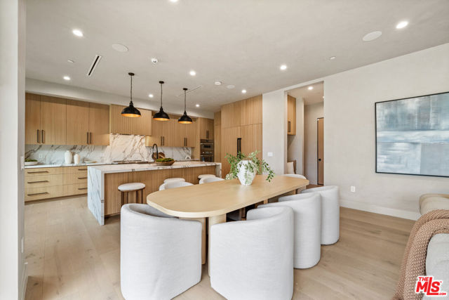 11317 Valley Spring Lane, Studio City CA: https://media.crmls.org/mediaz/3476016c-c7a0-4d06-89d5-b2ed8b86aebe.jpg