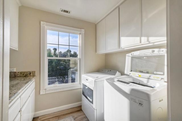 Image 17 of 54 For 2951 Fairview Dr