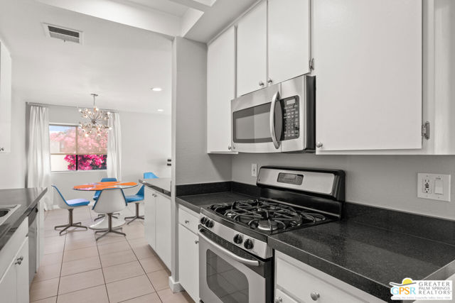 415 N Hermosa Drive, Palm Springs CA: https://media.crmls.org/mediaz/347673ef-4878-41bb-8df8-66bab50fbd6b.jpg