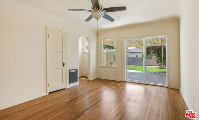 3220 W 78th Place, Los Angeles CA: https://media.crmls.org/mediaz/3476e6c8-aa9e-444b-b719-363cef49506e.jpg