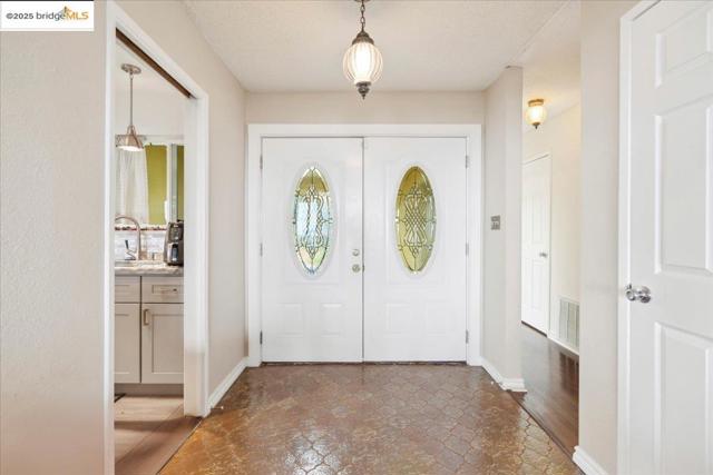 11772 Cranford Way, Oakland CA: https://media.crmls.org/mediaz/3476f6ed-aaca-4ee3-9259-f703ee684282.jpg