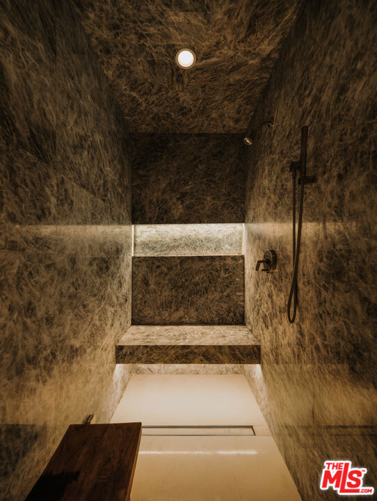 https://media.crmls.org/mediaz/34772f70-f04f-420f-9dba-04a5c70a03de.jpg?preset=X-Large