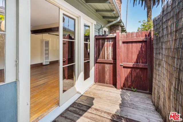 839 Milwood Avenue, Venice CA: https://media.crmls.org/mediaz/34775380-86da-406b-81c4-d7d7faa22692.jpg