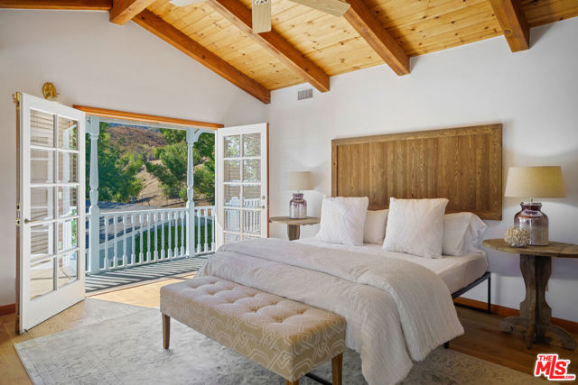 33269 Mulholland Highway, Malibu CA: https://media.crmls.org/mediaz/34778022-bdb8-46f9-80fd-ddcb7b8c1104.jpg