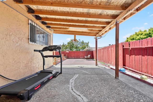 4300 Berk Ave, Richmond CA: https://media.crmls.org/mediaz/3477ea88-179c-4649-9192-d52a948aa998.jpg