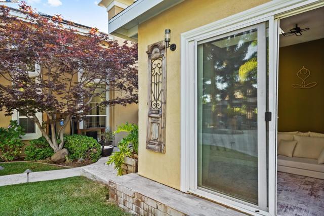 418 Golf Ct, Walnut Creek CA: https://media.crmls.org/mediaz/34782817-e5d3-4af1-9c46-8ea161f963ae.jpg