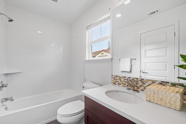 109 Avellino Way, Mountain View CA: https://media.crmls.org/mediaz/3478369e-d455-4e60-ba81-e12dd6dd0c75.jpg