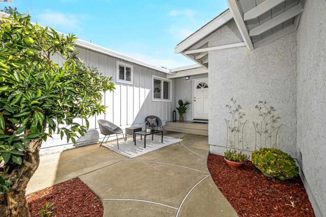 1662 Dorchester Pl, Concord CA: https://media.crmls.org/mediaz/3478c18f-33b2-41f5-a1cd-603a96b1d776.jpg