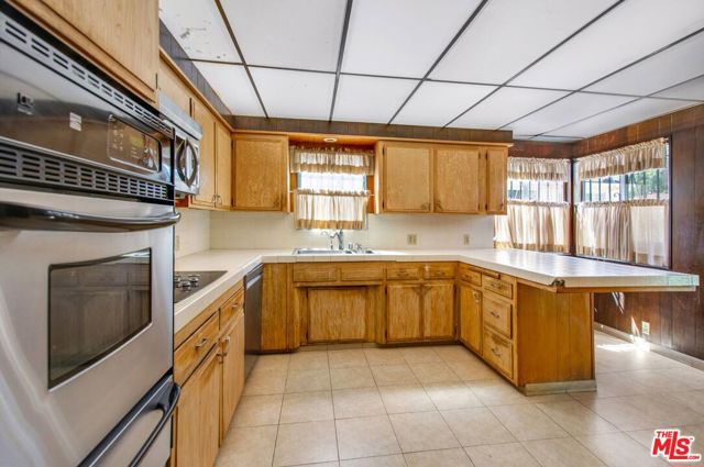 3825 Edgehill Drive, Los Angeles CA: https://media.crmls.org/mediaz/3478e5e9-e0ec-4327-bd5e-11d590614c75.jpg
