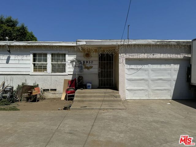 8910 Noble Avenue, North Hills CA: https://media.crmls.org/mediaz/3478e8b4-b8b4-4f7b-9a33-38acb5f0019e.jpg