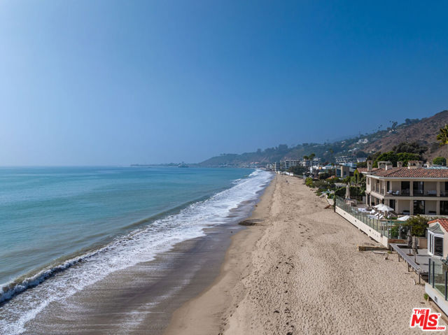 22368 Pacific Coast Highway, Malibu CA: https://media.crmls.org/mediaz/347904cf-092d-44e5-8003-3eb739b59b6d.jpg