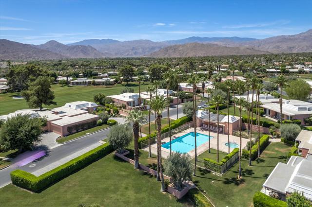 47432 Medina W Drive, Palm Desert CA: https://media.crmls.org/mediaz/34794d26-c42a-4827-8173-93238b3e29ea.jpg
