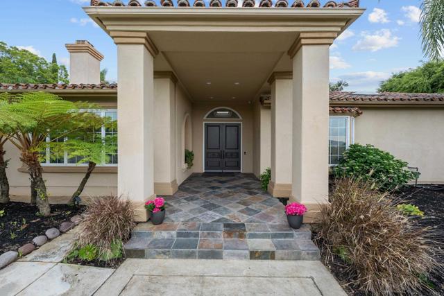 18150 Via Ascenso, Rancho Santa Fe CA: https://media.crmls.org/mediaz/3479ca90-0048-4d13-9182-89a8bdcf0eb6.jpg