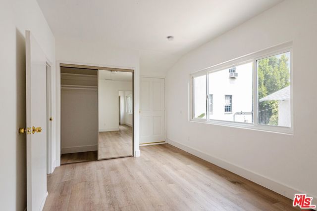 1040 N Crescent Heights Boulevard, Los Angeles CA: https://media.crmls.org/mediaz/3479de98-27f8-4fc1-805b-ffb317cf4998.jpg
