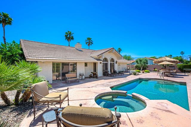 Image 23 of 47 For 78820 Runaway Bay Drive