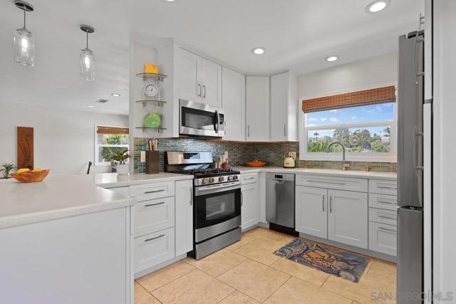 1855 Capistrano St, San Diego CA: https://media.crmls.org/mediaz/347a0dc9-2a00-4a1d-9901-c5ae62529fe0.jpg