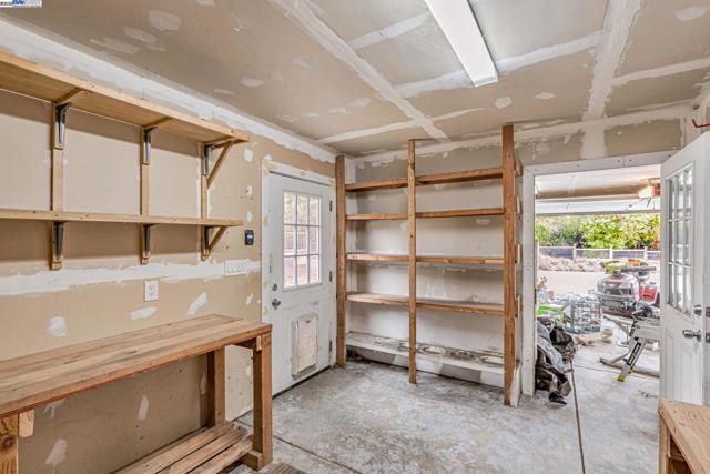 6703 Crow Canyon Rd, Castro Valley CA: https://media.crmls.org/mediaz/347a2aba-bd01-43fb-bd8a-c71896477dd6.jpg