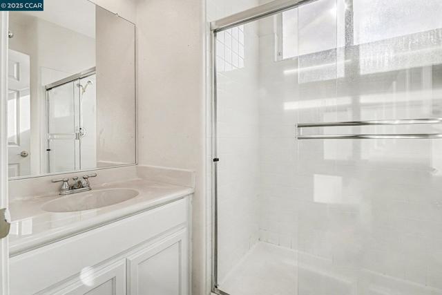 5701 Oakmont Dr, Richmond CA: https://media.crmls.org/mediaz/347a5e2f-f8ce-450e-a47f-038b51d551e8.jpg