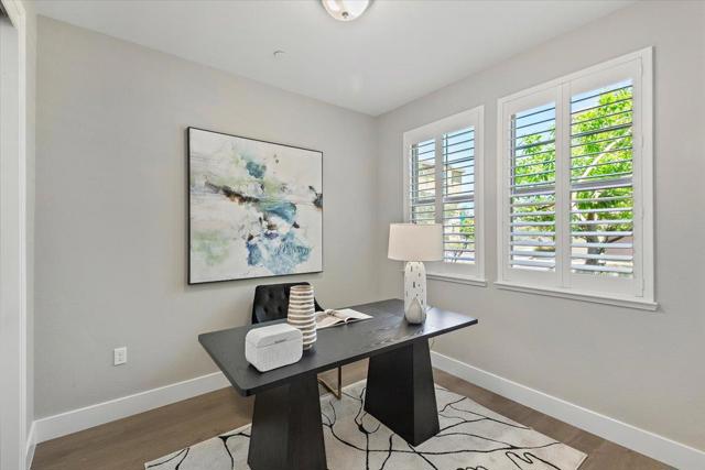 639 Cinnamon Circle, Mountain View CA: https://media.crmls.org/mediaz/347b0f36-4821-4c21-a613-284c1c203430.jpg