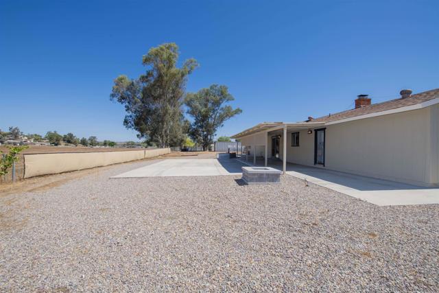 1355 Franklin Lane, Ramona CA: https://media.crmls.org/mediaz/347b2cb8-6cd1-41f4-8672-0fefc2f961ac.jpg