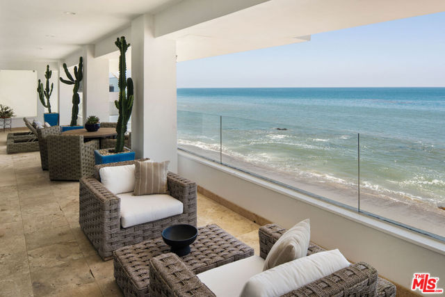 26520 Latigo Shore Drive, Malibu CA: https://media.crmls.org/mediaz/347b44a6-20fe-4767-b852-0841c4e6543d.jpg