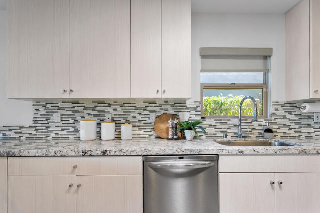 52540 Avenida Juarez, La Quinta CA: https://media.crmls.org/mediaz/347b7d45-2aea-4d65-ba85-bd402e59eb47.jpg