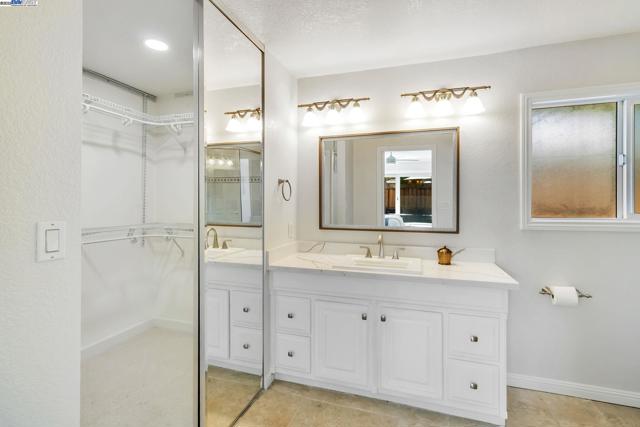 4666 Shearwater Rd, Pleasanton CA: https://media.crmls.org/mediaz/347b9cf4-05d8-4d99-b3e5-40661f7319a0.jpg
