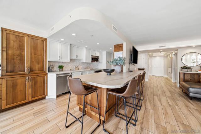 1780 Avenida Del Mundo, Coronado CA: https://media.crmls.org/mediaz/347bd817-c843-4c6f-bed5-355b59c2e442.jpg