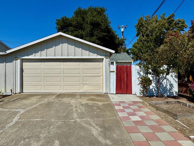 3801 Pacific Boulevard, San Mateo CA: https://media.crmls.org/mediaz/347beaaf-477e-4e64-ac21-5335e54c3ab2.jpg