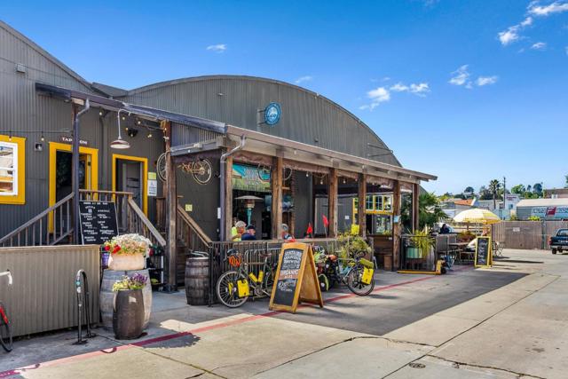 1122 W Cliff Drive, Santa Cruz CA: https://media.crmls.org/mediaz/347c69d5-4f96-4e97-8132-4b18028147dd.jpg