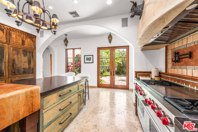 5850 Lapworth Drive, Agoura Hills CA: https://media.crmls.org/mediaz/347c9ec3-84c1-4454-8f2c-38c4f857e0a7.jpg