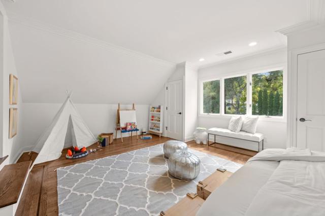 760 Chateau Drive, Hillsborough CA: https://media.crmls.org/mediaz/347dafb9-3581-47a8-be18-5f0389cf87b8.jpg
