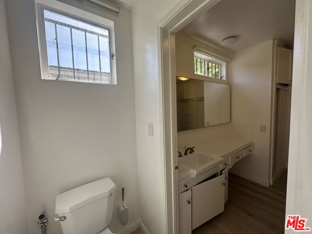 1555 San Ysidro Drive, Beverly Hills CA: https://media.crmls.org/mediaz/347dc84e-47fd-4d97-8fc8-cf1e284558f3.jpg