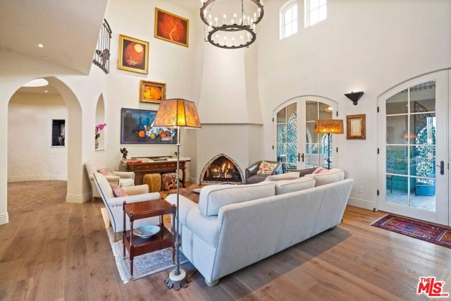 29549 Harvester Road, Malibu CA: https://media.crmls.org/mediaz/347e13c0-6c84-4e8c-9cad-7ef2b8d92d8b.jpg