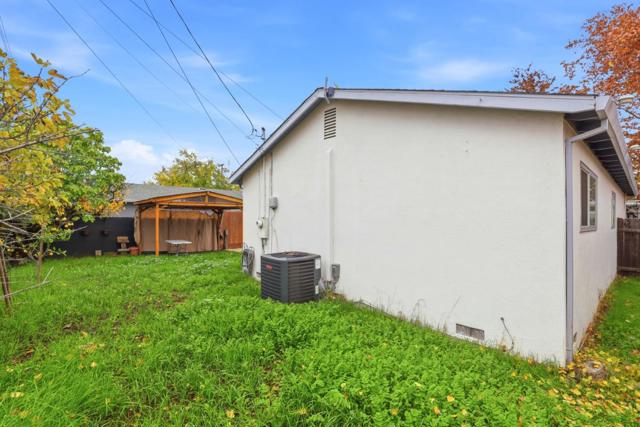 1336 Stephanie Avenue, Sacramento CA: https://media.crmls.org/mediaz/347eb7f3-3944-4227-9b38-05eccb5b99c3.jpg