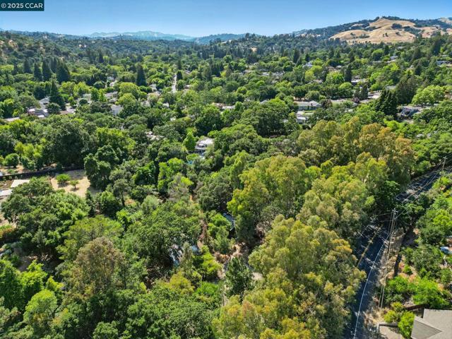 1491 Boulevard Way, Walnut Creek CA: https://media.crmls.org/mediaz/347f351e-e635-4b02-81d3-33d378c6f723.jpg