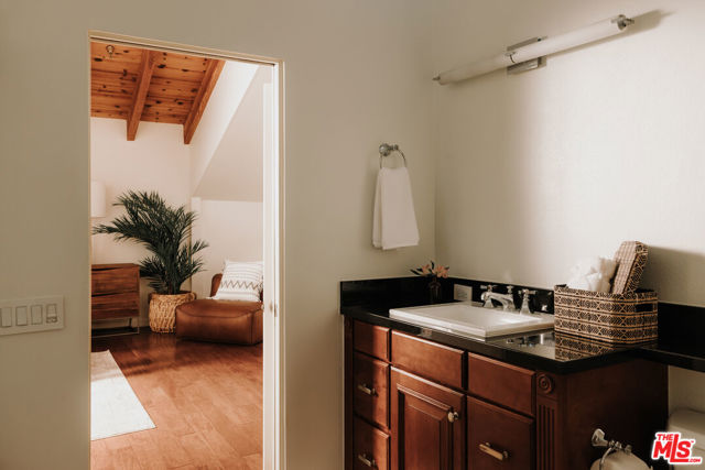 25620 Nebo Dr, Calabasas CA: https://media.crmls.org/mediaz/347f6eba-1527-400a-9688-571a8db2cf95.jpg