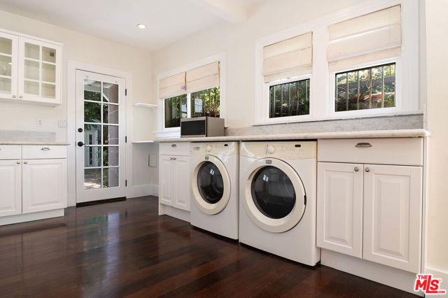 720 N Ogden Drive, Los Angeles CA: https://media.crmls.org/mediaz/347fd6d4-bc1d-4747-976f-4146a308243f.jpg