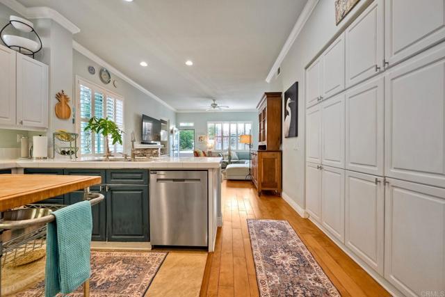 6707 Ketch Way, Carlsbad CA: https://media.crmls.org/mediaz/347ffe09-466a-4d30-be59-574e5378fef1.jpg