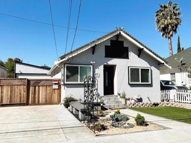 531 N 12th Street, San Jose CA: https://media.crmls.org/mediaz/34801bcd-047c-4dc2-950e-c8534f10f1dd.jpg