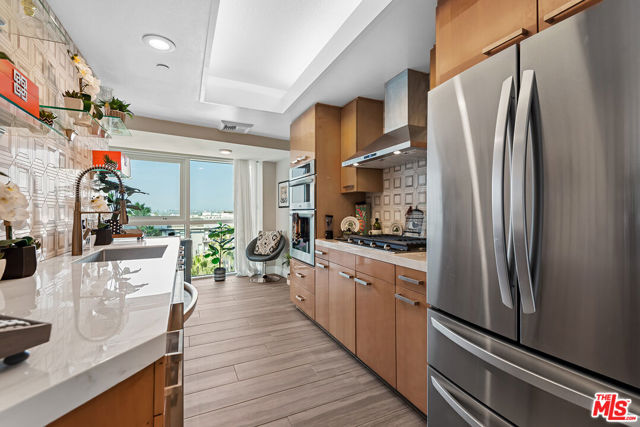 13600 Marina Pointe Drive, Marina del Rey CA: https://media.crmls.org/mediaz/34805228-7b85-480f-8ec7-aba30e83daf0.jpg