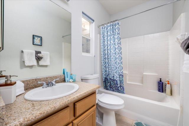 49645 Redford Way, Indio CA: https://media.crmls.org/mediaz/3480c423-4efc-4273-86a3-b3285254c903.jpg