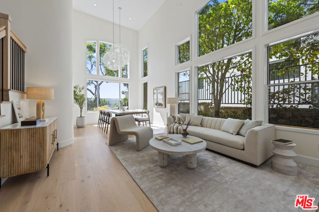 16724 Calle Arbolada, Pacific Palisades CA: https://media.crmls.org/mediaz/3481617f-0a5f-44d9-a596-0284cbed97c6.jpg