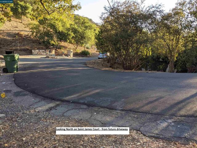 13 St James Ct., Orinda CA: https://media.crmls.org/mediaz/34820797-2d3e-4001-8804-71ba564fb424.jpg