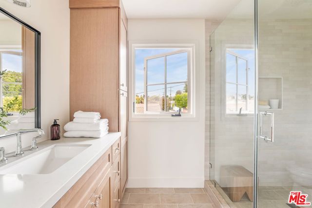2455 23rd Street, Santa Monica CA: https://media.crmls.org/mediaz/348261c8-d504-4e30-8dae-b2ebd9969a28.jpg