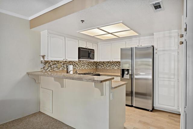 500 E Amado Road, Palm Springs CA: https://media.crmls.org/mediaz/34826518-80ff-4cd6-bc49-b84ee534073a.jpg