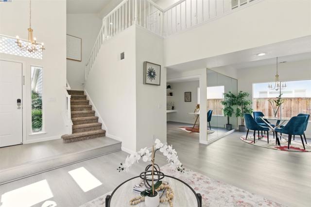 33243 Sunriver Cmn, Fremont CA: https://media.crmls.org/mediaz/34829ec2-591a-46eb-9d4a-bb7353e4f278.jpg