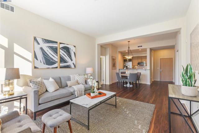 1655 N California Blvd, Walnut Creek CA: https://media.crmls.org/mediaz/3482ce92-49af-48f0-8306-84eb713ffc5a.jpg