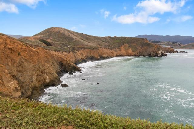 835 Fassler Avenue, Pacifica CA: https://media.crmls.org/mediaz/3482e512-b2c0-4f36-af38-a367c9fc5547.jpg