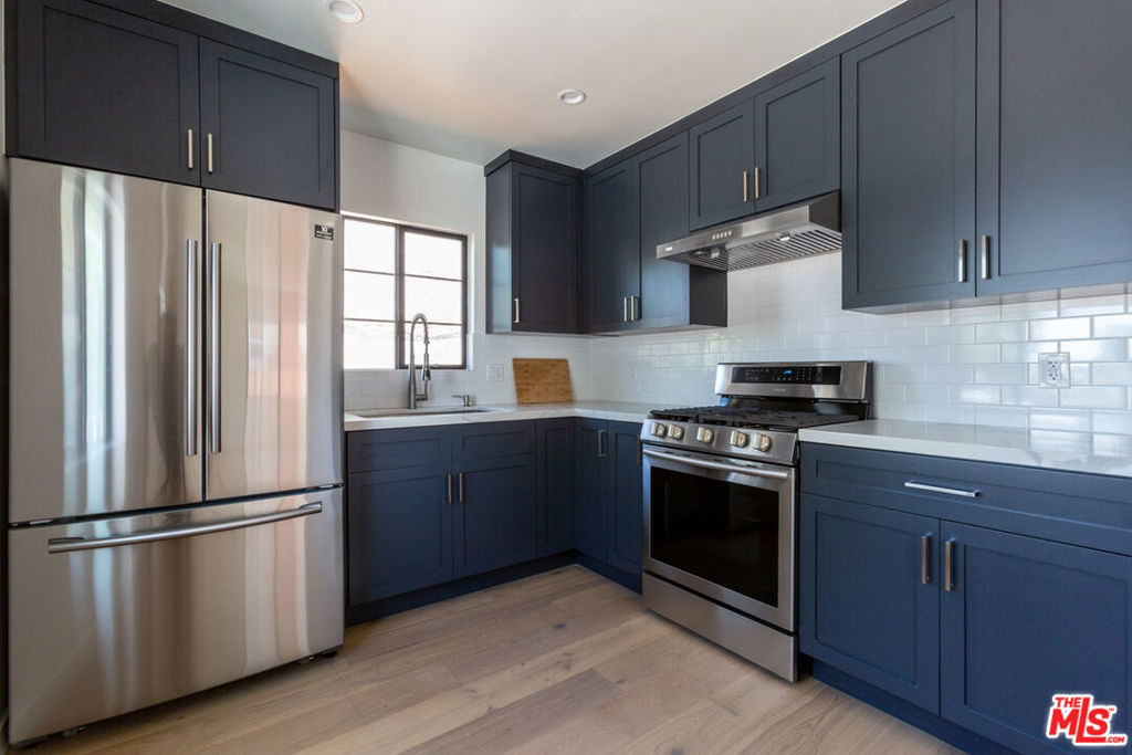 1/2 Casitas Avenue